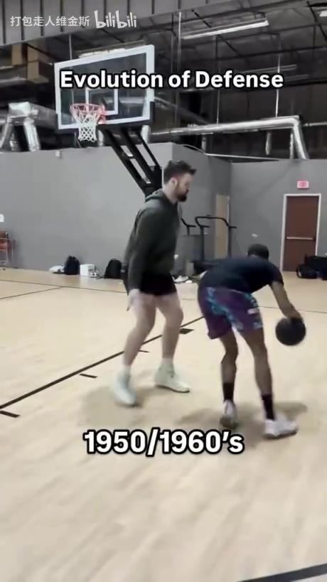 太真實了！外網網紅惡搞NBA不同時代的防守尺度變化！