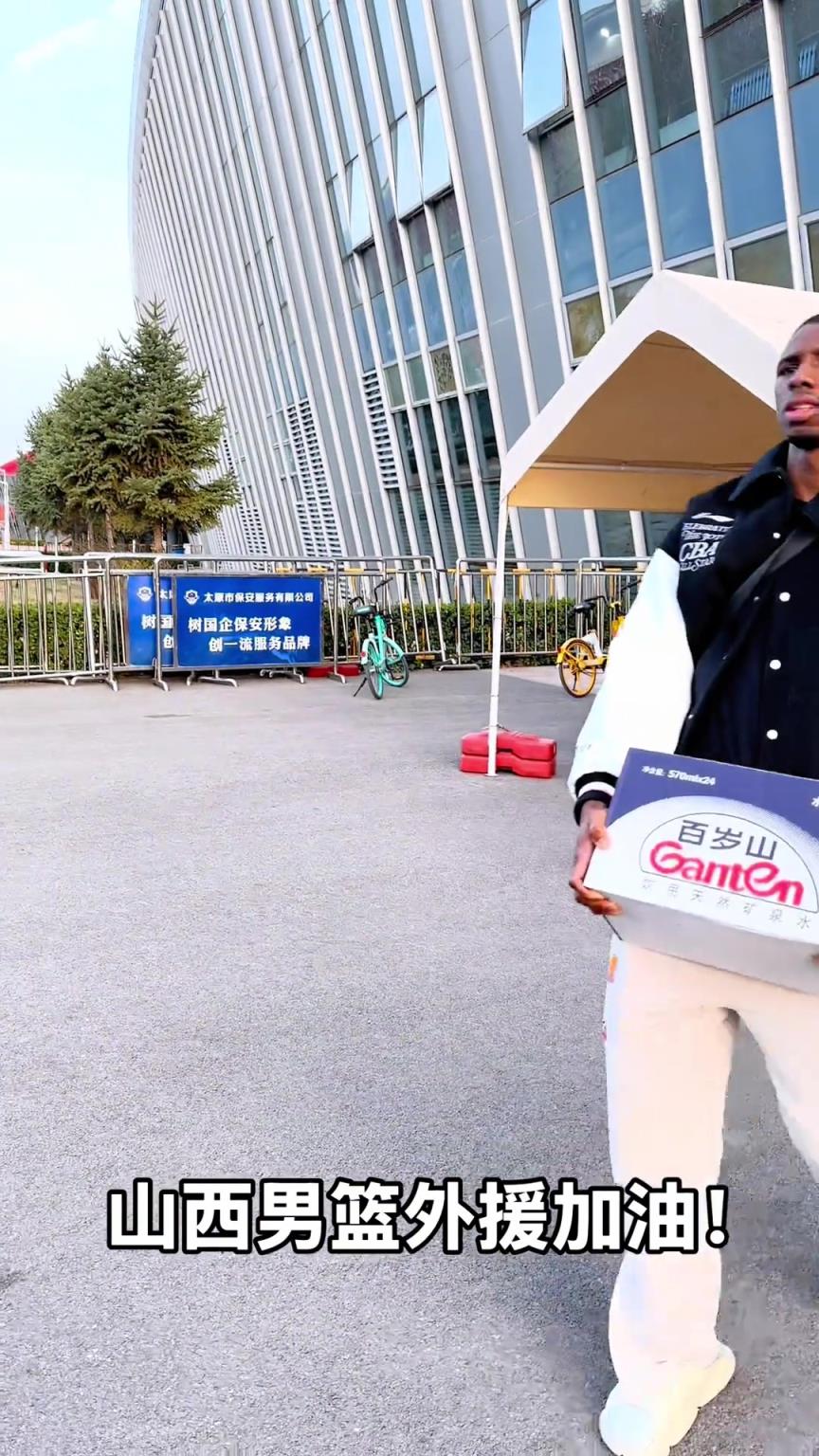 不是！你們山西外援合同還包括搬水的？