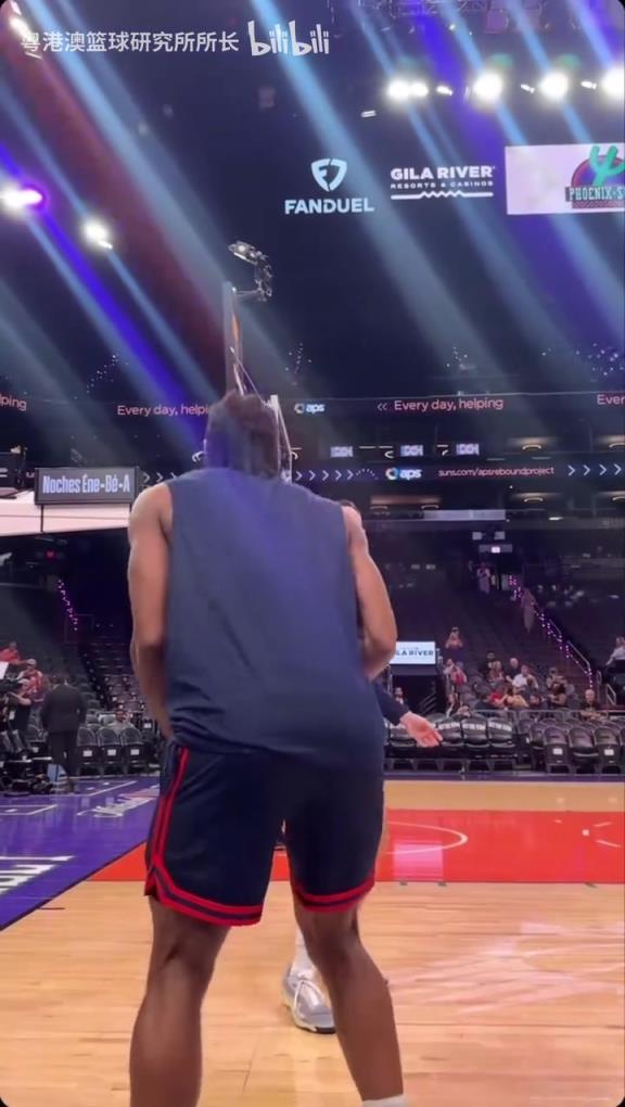 機器人級別的靜態身體！近距離看小卡的賽前熱身！